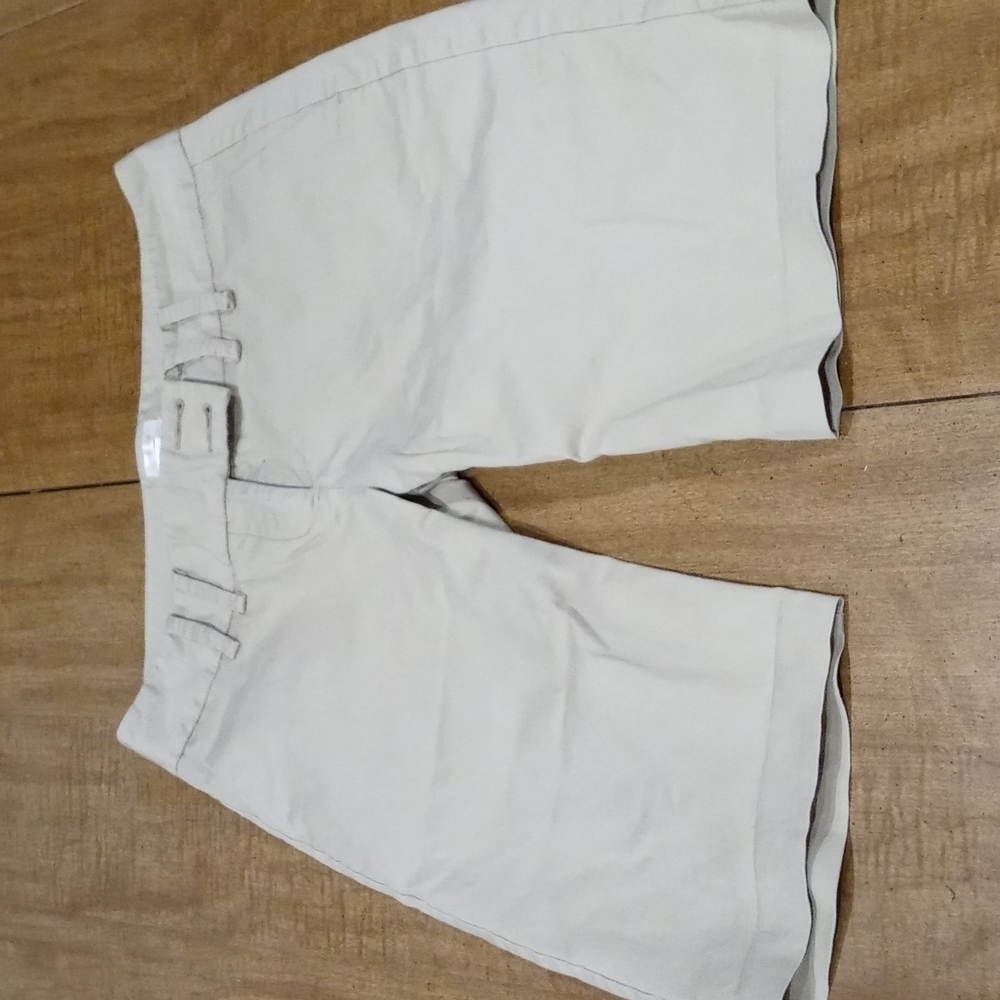 𝅺OLD Navy khaki shorts size 2